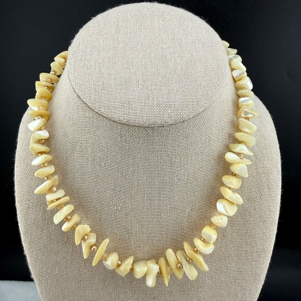 Vintage Estate Necklace Mother of Pearl Beaded Beach Summer Gold Tone 16"